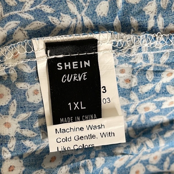 ❤️ SHEIN Summertime Plus Ditsy Floral Print Knot Front Peekaboo Cami Romper 1XL - Picture 6 of 6